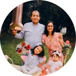familia feliz en el jardín