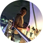 joven en puente de Puerto Madero - Argentina