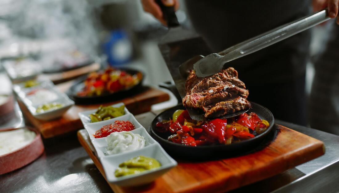 platillo de carne con cremas